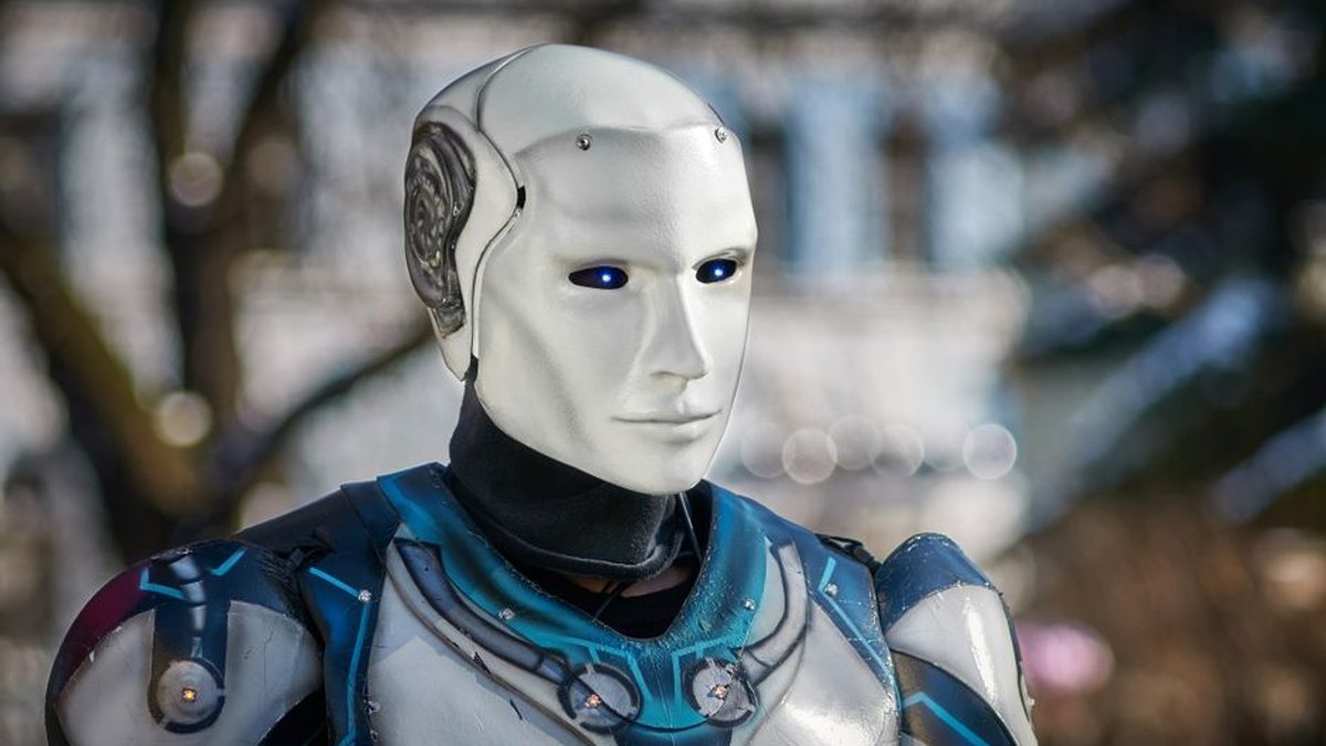 Woman Shocked at Backlash After Sharing She Hired a Humanoid Robot to Clean Her Apartment for Just $30 - People.com