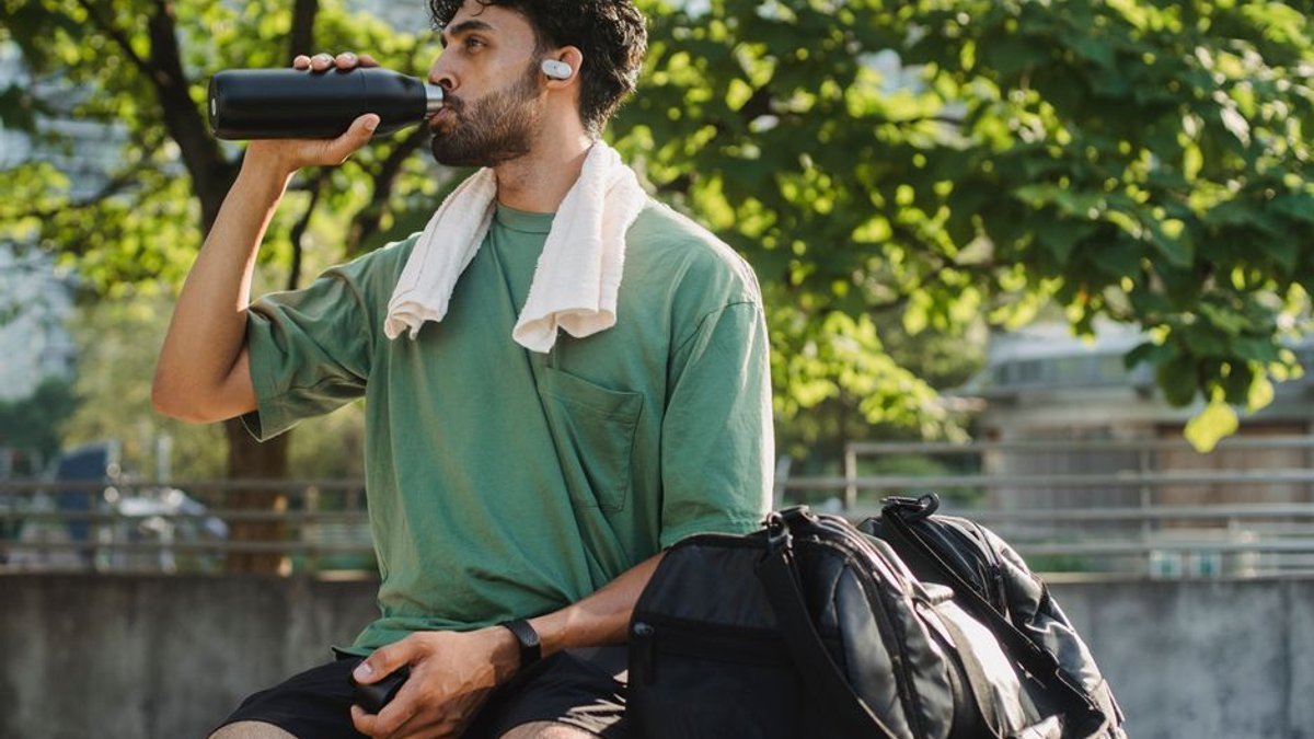 The Theragun Sense makes everyday recovery surprisingly easy