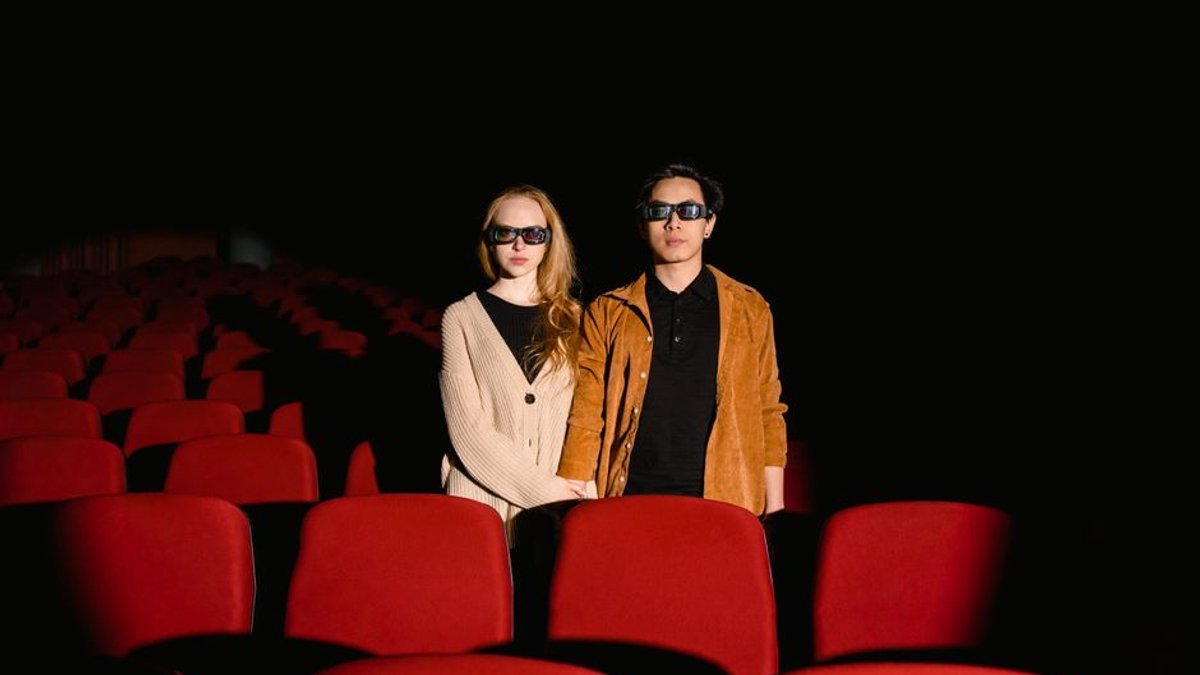 Is the best way to watch a movie on a pair of sunglasses?