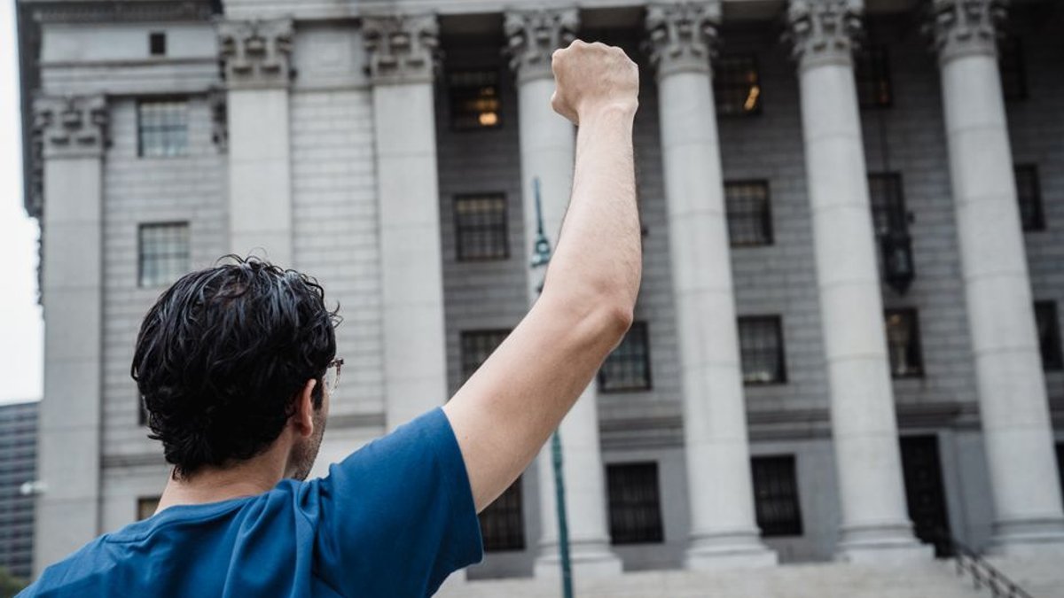 Harvard Law dropout raises $6M for Blue Voice to build a ‘Harvey for police officers’