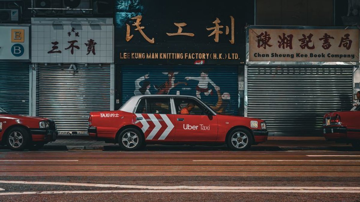 Uber to Cut 3,300 Jobs in Company Overhaul to Reduce Management Layers - Bloomberg.com