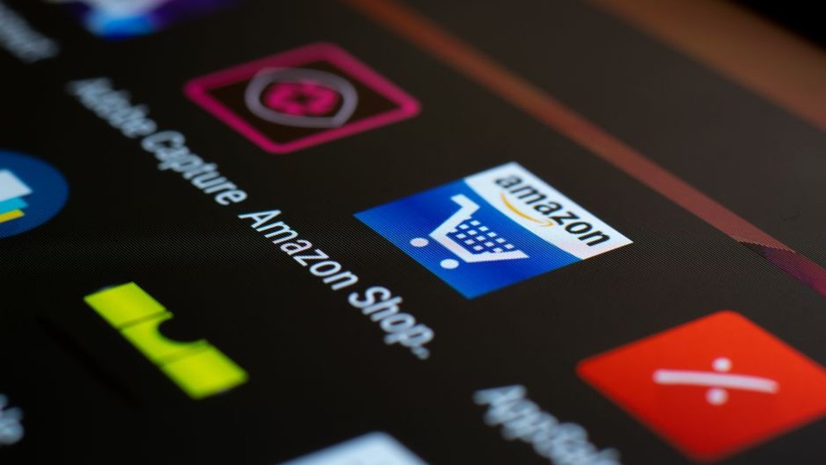 PSA: Amazon’s shopping AI can now tell you if that message is a scam