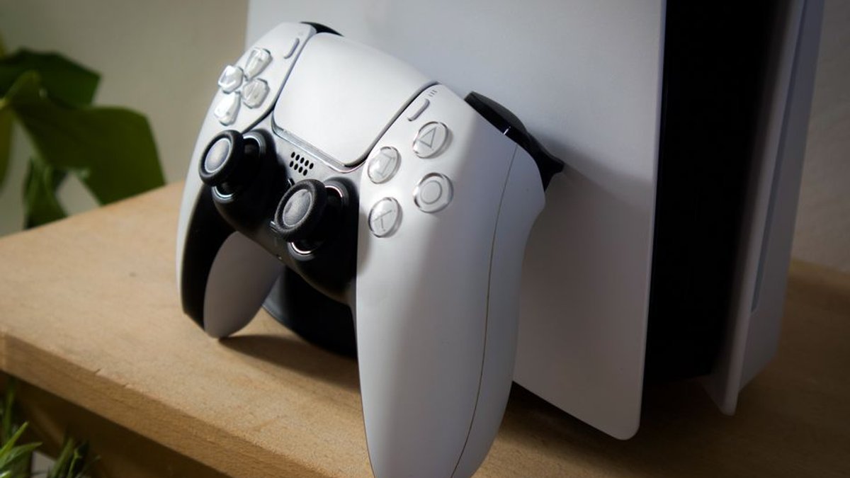 "I've decided to quit the PS5 modding circle," the PS5 Linux guru was forced to leave the community by AI: Some people use LLMs to find bugs and write hacks, making months of hard 