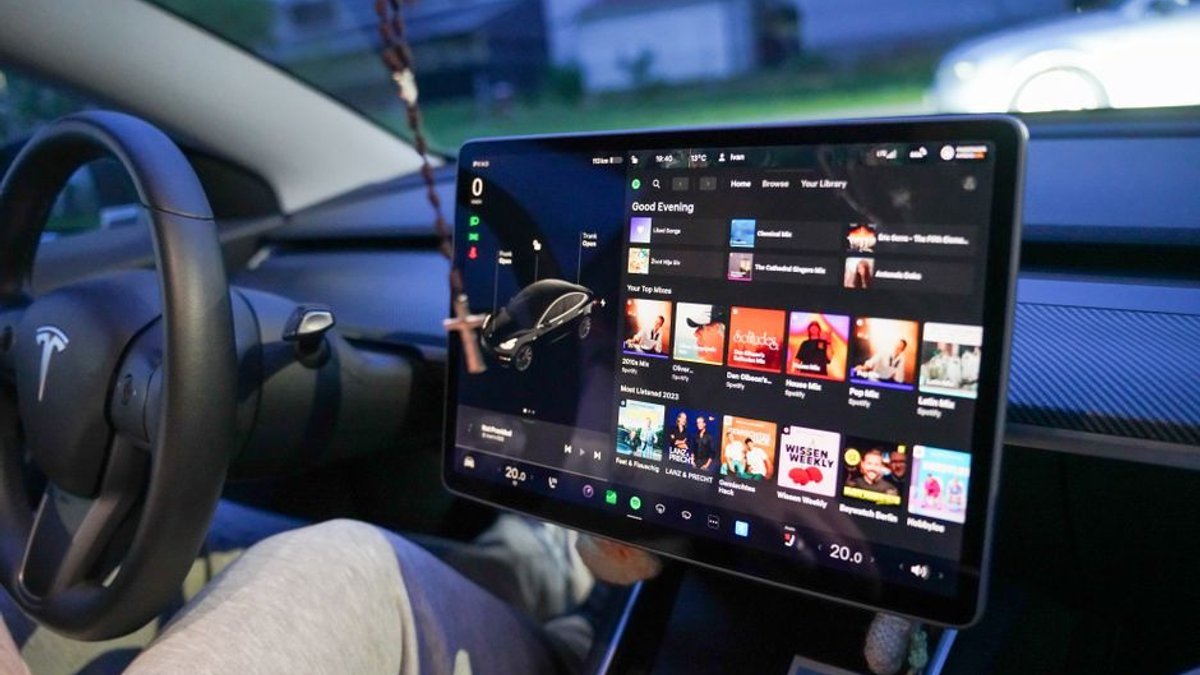 Tesla Reopens Roadster Reservations Ahead of Public Reveal - Not a Tesla App