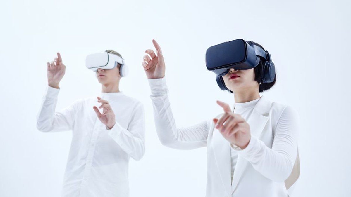 I Wore Meta’s New $1,299 VR Glasses: A Tiny Quest, or Vision Pro to Go? - CNET