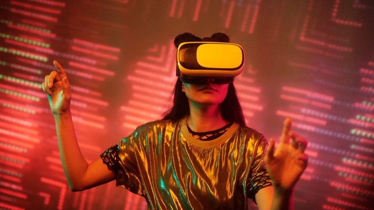 Meta is trying VR glasses (again), this time with more IMAX