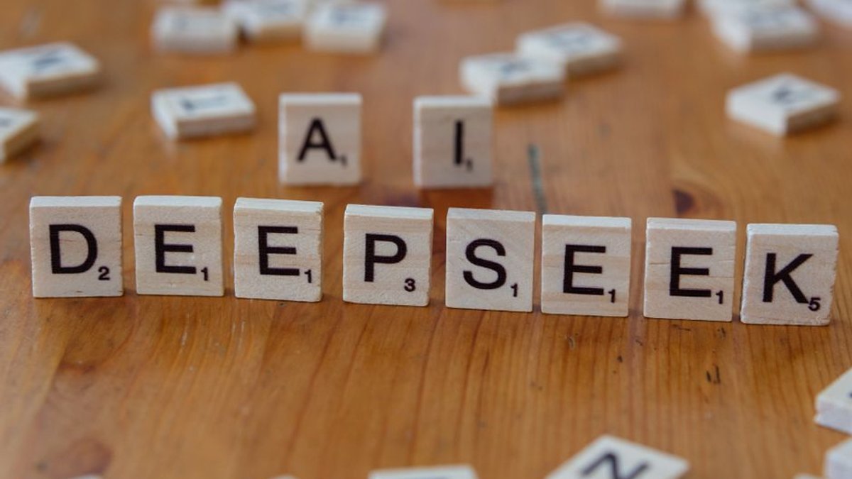Developer builds Jev-style LLM wrapper that queries vision models via logprobs - news.lavx.hu