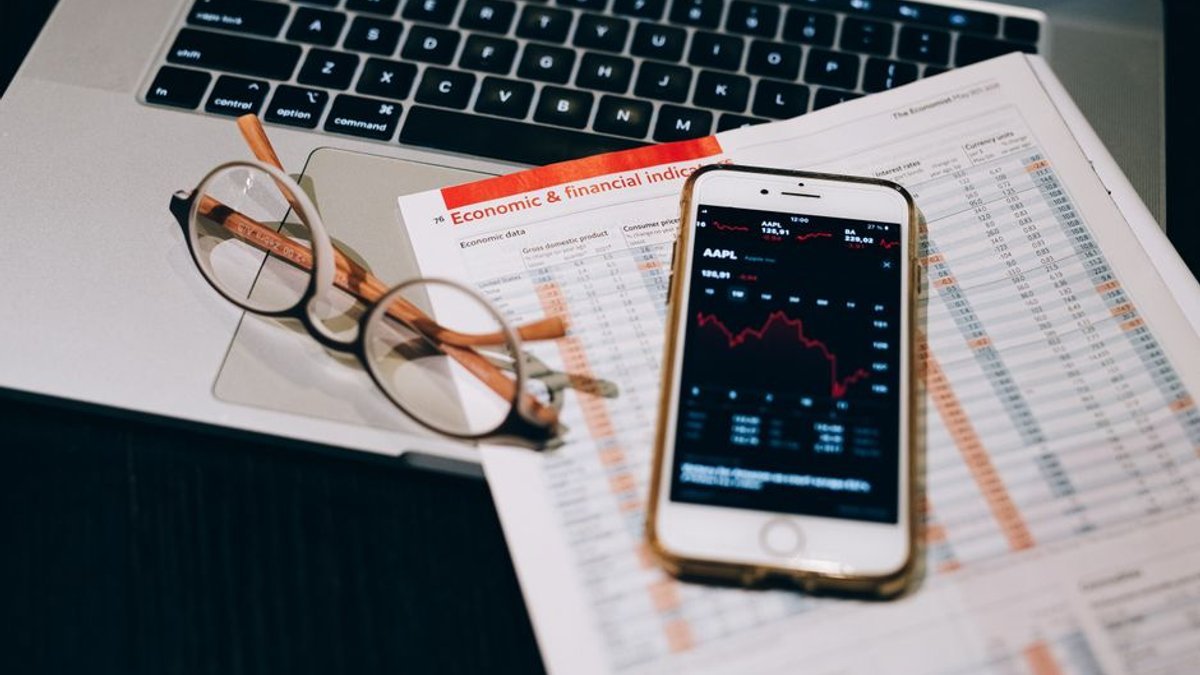 Apple (AAPL) Sets a New 52-Week High at $341.07 - 24/7 Wall St.