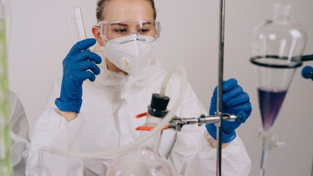 PNOE’s new face mask wants to make lab-grade breath testing a self-serve affair